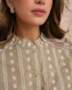 Blusa Bordados Flores Elle
