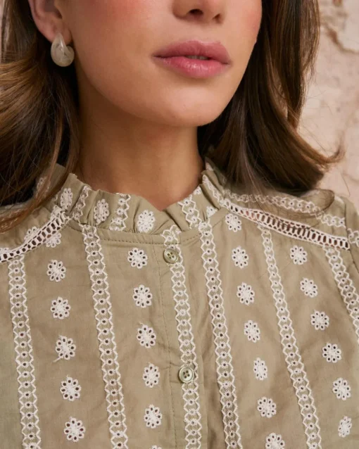 Blusa Bordados Flores Elle
