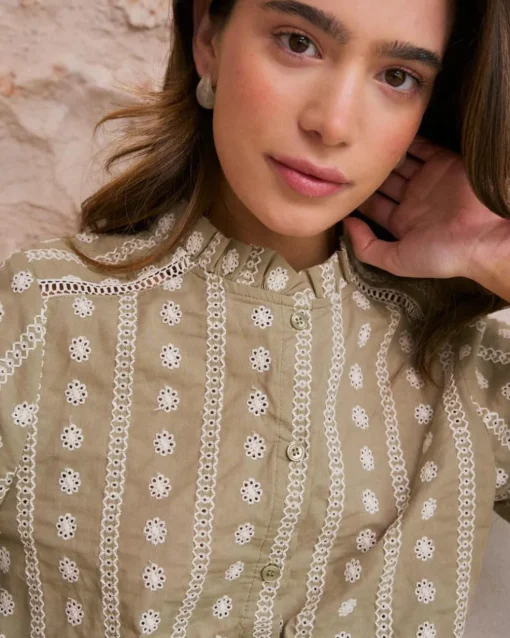 Blusa Bordados Flores Elle